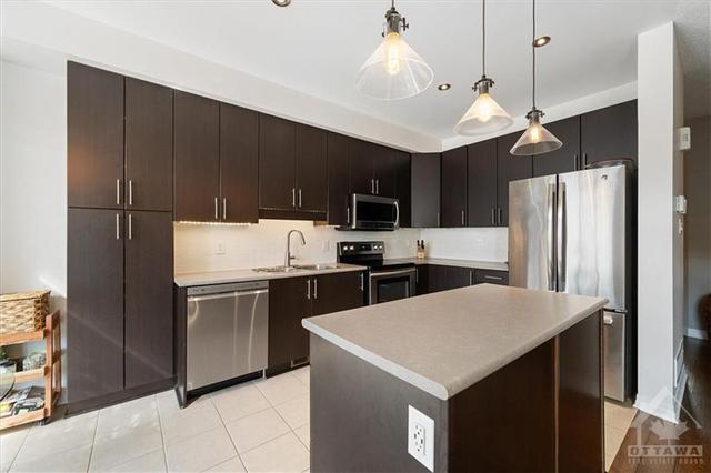 419 Haresfield Court, Townhouse with 3 bedrooms, 3 bathrooms and 3 parking in Ottawa ON | Image 7