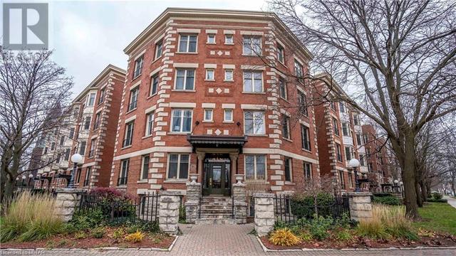 204 - 460 Wellington Street, House attached with 2 bedrooms, 2 bathrooms and 1 parking in London ON | Image 1