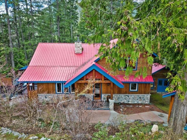 3195 Heddle Road, House detached with 3 bedrooms, 2 bathrooms and null parking in Central Kootenay F BC | Image 3