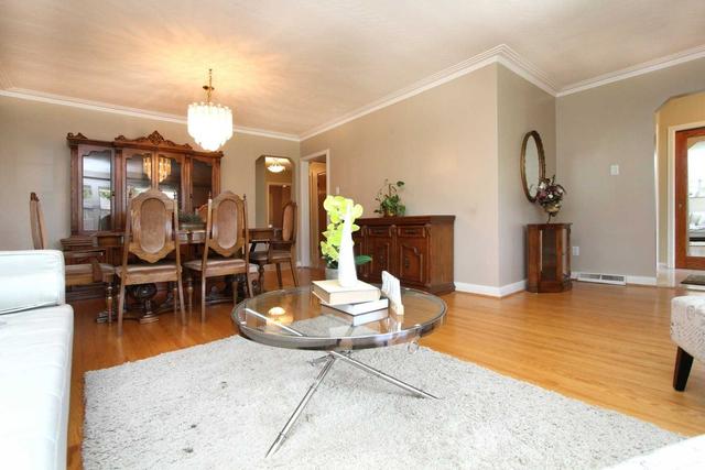 4 Alladin Ave, House detached with 3 bedrooms, 2 bathrooms and 5 parking in Toronto ON | Image 28