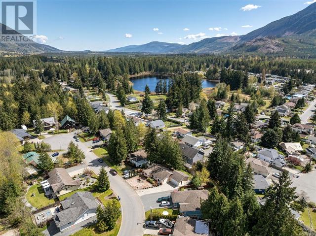 250 Kingfisher Pl, House detached with 2 bedrooms, 2 bathrooms and 4 parking in Lake Cowichan BC | Image 6