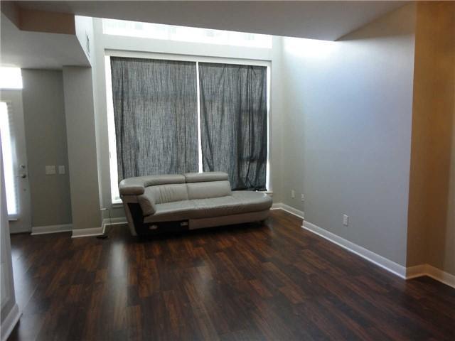 21 Town Centre Crt, Townhouse with 2 bedrooms, 2 bathrooms and 1 parking in Toronto ON | Image 3