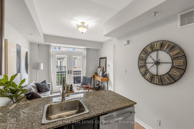 17 - 88 Carr St, Townhouse with 2 bedrooms, 2 bathrooms and 1 parking in Toronto ON | Image 2