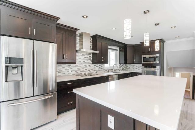 66 Guernsey Dr, House detached with 4 bedrooms, 2 bathrooms and 3 parking in Toronto ON | Image 5