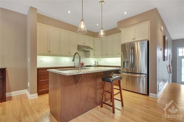 447 Kilspindie Ridge, Townhouse with 3 bedrooms, 4 bathrooms and 3 parking in Ottawa ON | Image 9