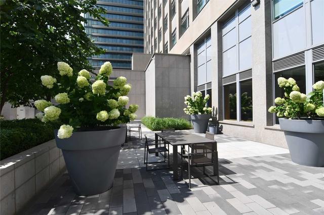 1003 - 111 St. Clair Ave W, Condo with 1 bedrooms, 1 bathrooms and 0 parking in Toronto ON | Image 7