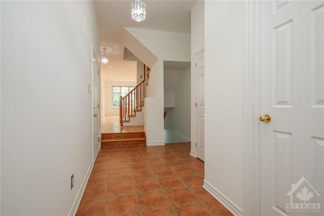 236 Meadowlilly Road, Townhouse with 3 bedrooms, 3 bathrooms and 3 parking in Ottawa ON | Image 3