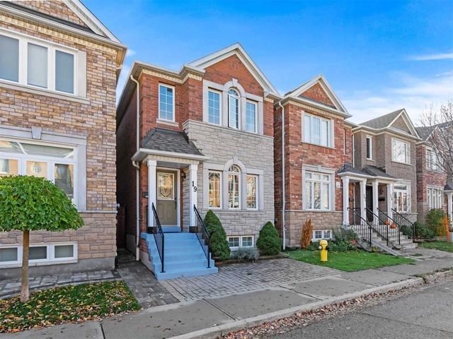 19 Estoril Terr, House detached with 3 bedrooms, 4 bathrooms and 2 parking in Toronto ON | Image 12