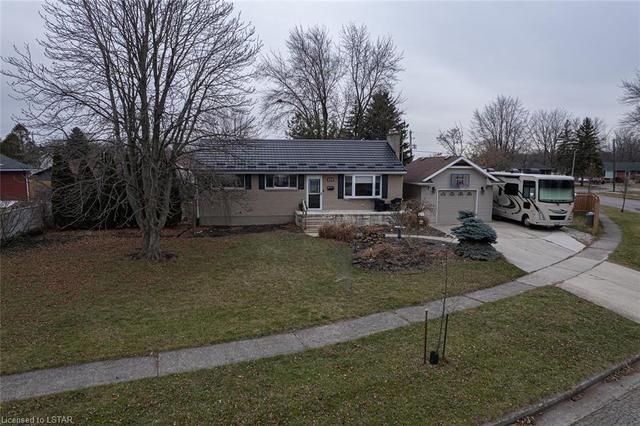 21 Tweedsmuir Avenue, House detached with 4 bedrooms, 1 bathrooms and null parking in Sarnia ON | Image 17