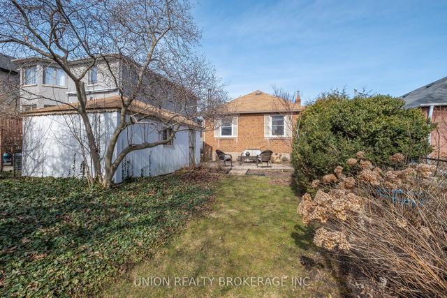 111 Mcgillivray Ave, House detached with 2 bedrooms, 2 bathrooms and 3 parking in Toronto ON | Image 11
