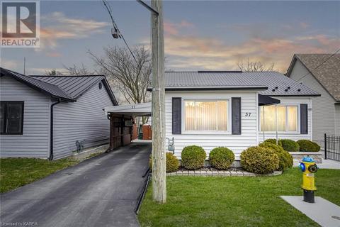 37 First Avenue, House detached with 2 bedrooms, 1 bathrooms and 2 parking in Kingston ON | Card Image