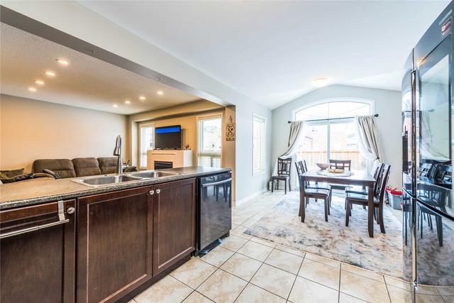 240 Armstrong Cres, House detached with 4 bedrooms, 4 bathrooms and 5 parking in Bradford West Gwillimbury ON | Image 7