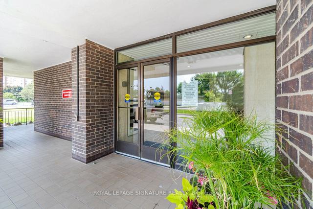2001 - 1535 Lakeshore Rd E, Condo with 2 bedrooms, 2 bathrooms and 1 parking in Mississauga ON | Image 12
