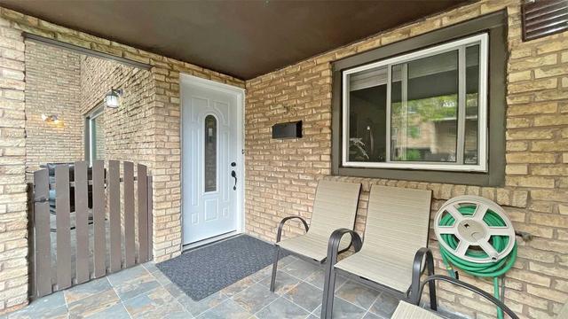 55 - 130 Ling Rd, Townhouse with 3 bedrooms, 2 bathrooms and 1 parking in Toronto ON | Image 31