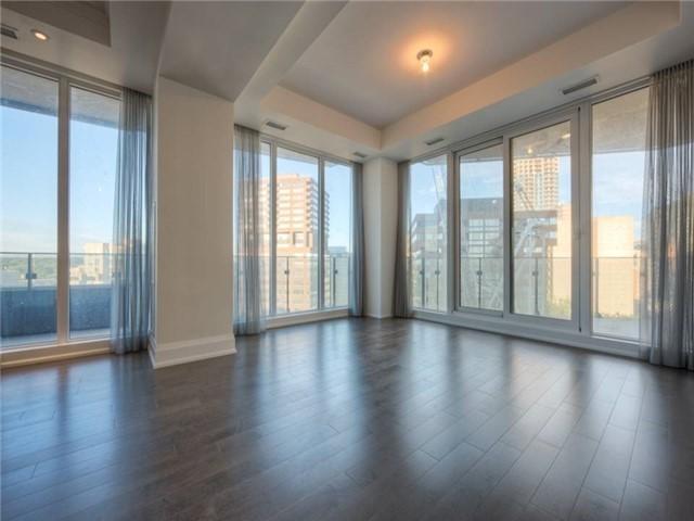 1001 - 88 Davenport Rd, Condo with 2 bedrooms, 3 bathrooms and 1 parking in Toronto ON | Image 2