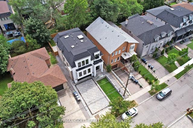 233 Carmichael Ave E, House detached with 5 bedrooms, 5 bathrooms and 4 parking in Toronto ON | Image 33