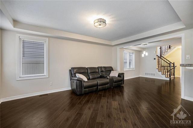 110 Lanceleaf Way, Townhouse with 4 bedrooms, 3 bathrooms and 2 parking in Ottawa ON | Image 6
