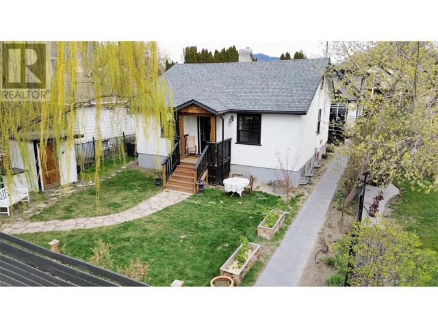 870 Leon Avenue, House detached with 4 bedrooms, 2 bathrooms and 3 parking in Kelowna BC | Image 1