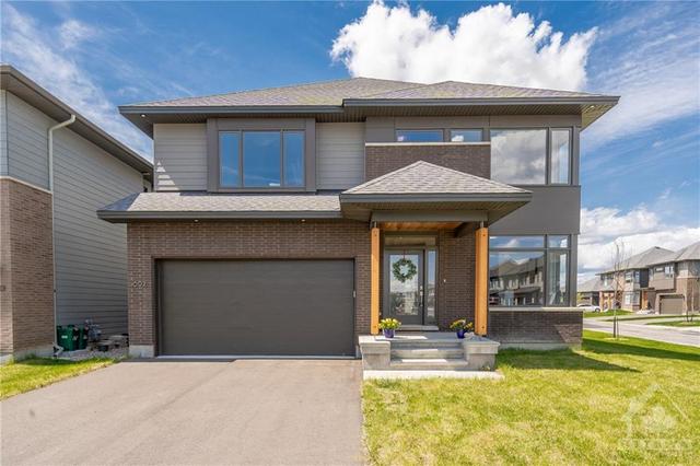 692 Borbridge Avenue, House detached with 5 bedrooms, 4 bathrooms and 4 parking in Ottawa ON | Image 1