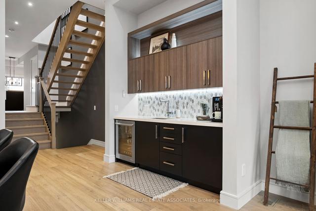 11 Thirty Second St, House detached with 3 bedrooms, 4 bathrooms and 3 parking in Toronto ON | Image 4
