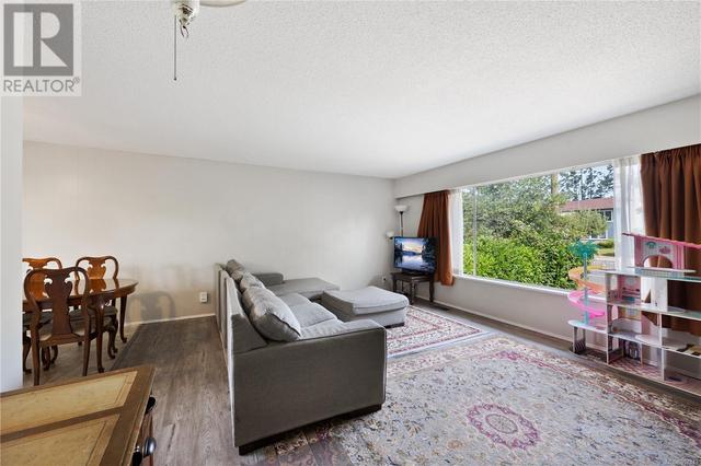 1841 Robb Ave, House detached with 4 bedrooms, 2 bathrooms and 3 parking in Comox BC | Image 3