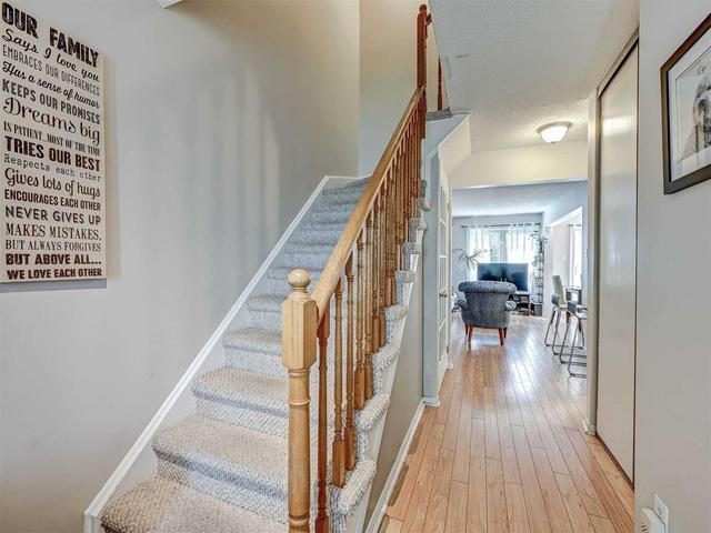 18 Farnham Dr, Townhouse with 3 bedrooms, 2 bathrooms and 2 parking in Brampton ON | Image 15