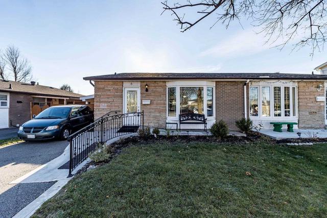 8 Fontaine Crt, House semidetached with 3 bedrooms, 2 bathrooms and 3 parking in Brampton ON | Image 1