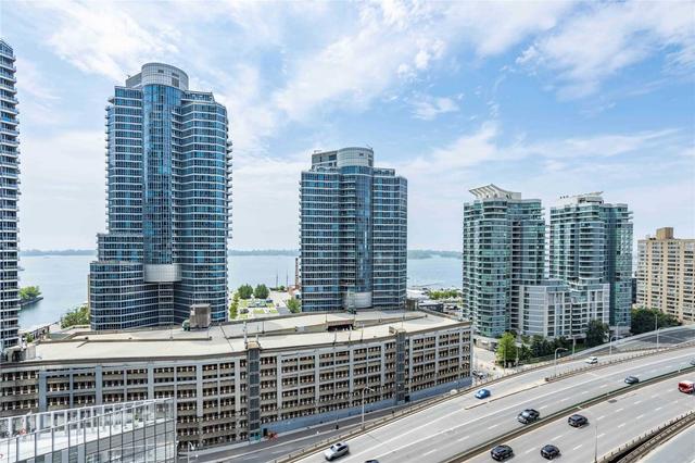 2010 - 19 Grand Trunk Cres, Condo with 2 bedrooms, 2 bathrooms and 1 parking in Toronto ON | Image 1