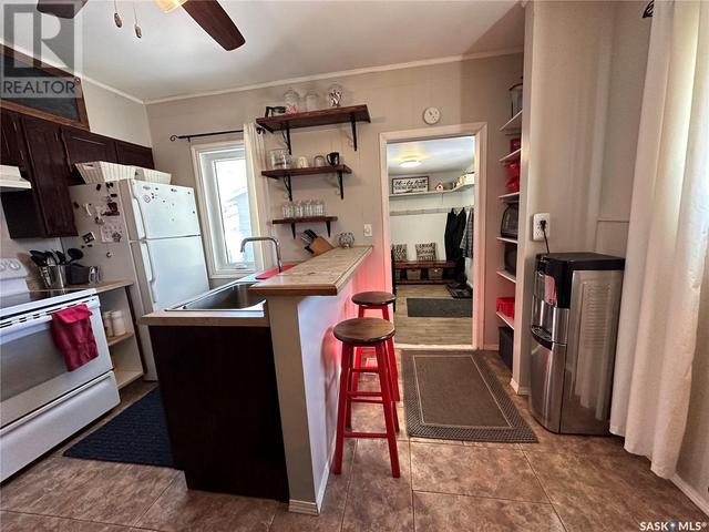 1102 4th Avenue N, House detached with 3 bedrooms, 2 bathrooms and null parking in Rosthern SK | Image 2