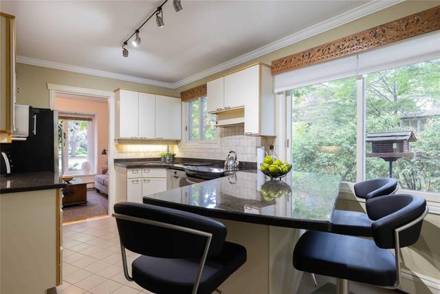 123 Tavistock Sq, House detached with 4 bedrooms, 3 bathrooms and 6 parking in Oakville ON | Image 6