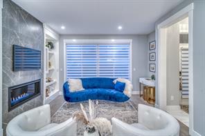 729 55 Avenue Sw, Home with 4 bedrooms, 3 bathrooms and 3 parking in Calgary AB | Image 2