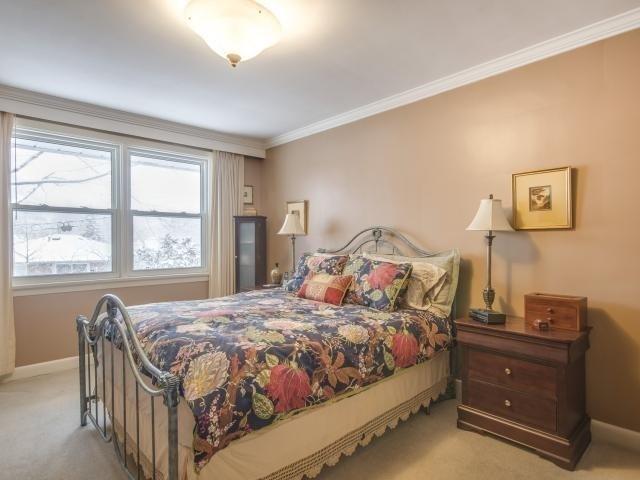 80 Glenellen Dr E, House detached with 3 bedrooms, 2 bathrooms and 6 parking in Toronto ON | Image 11