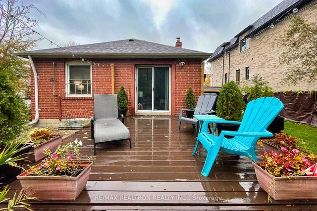 upper - 28 Irvington Cres, House detached with 3 bedrooms, 1 bathrooms and 2 parking in Toronto ON | Image 32