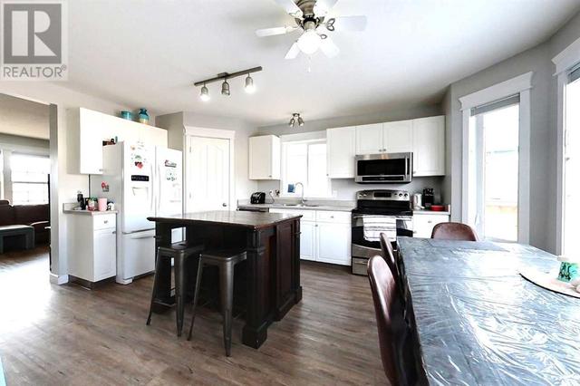 716 8 Avenue Sw, House detached with 3 bedrooms, 2 bathrooms and 2 parking in Slave Lake AB | Image 16