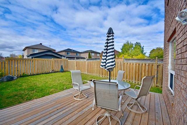 50 Larkin Dr, House attached with 3 bedrooms, 2 bathrooms and 3 parking in Barrie ON | Image 14