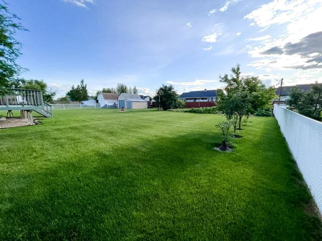 8710 101 Street, House detached with 4 bedrooms, 3 bathrooms and 8 parking in Mackenzie County AB | Image 10