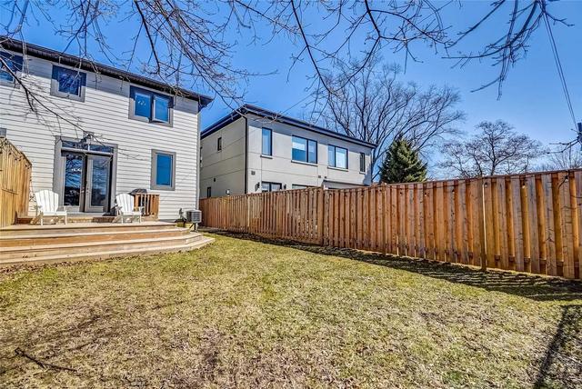 38 Cayuga Ave, House semidetached with 4 bedrooms, 4 bathrooms and 3 parking in Mississauga ON | Image 17