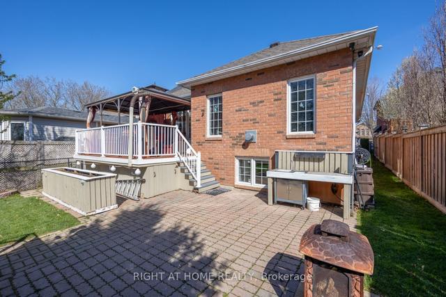 15 Napier Crt, House detached with 2 bedrooms, 3 bathrooms and 6 parking in Whitby ON | Image 23