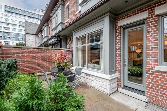 11 Dunvegan Rd, Townhouse with 3 bedrooms, 4 bathrooms and 2 parking in Toronto ON | Image 13