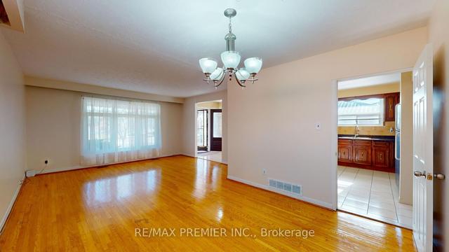 15 Roseglen Cres, House detached with 3 bedrooms, 3 bathrooms and 8 parking in Toronto ON | Image 27