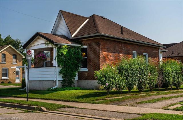 36 Gordon Street, House detached with 2 bedrooms, 1 bathrooms and null parking in Brantford ON | Image 3