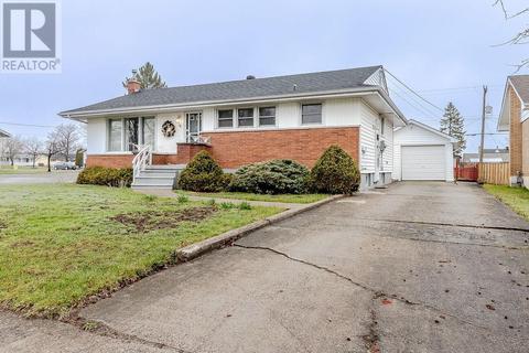 54 Windsor St, House detached with 3 bedrooms, 2 bathrooms and null parking in Sault Ste. Marie ON | Card Image