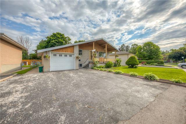146 Verobeach Blvd, House detached with 3 bedrooms, 2 bathrooms and 6 parking in Toronto ON | Image 2