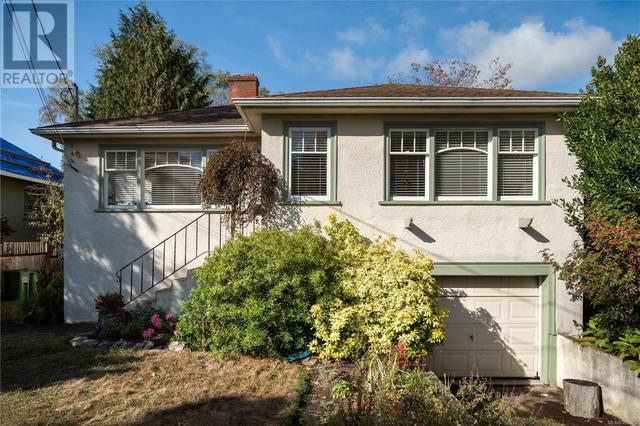 334 Irving Rd, House detached with 2 bedrooms, 1 bathrooms and 2 parking in Victoria BC | Image 38