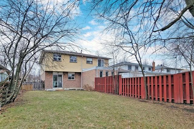 333 Hollyberry Tr, House semidetached with 4 bedrooms, 2 bathrooms and 3 parking in Toronto ON | Image 32