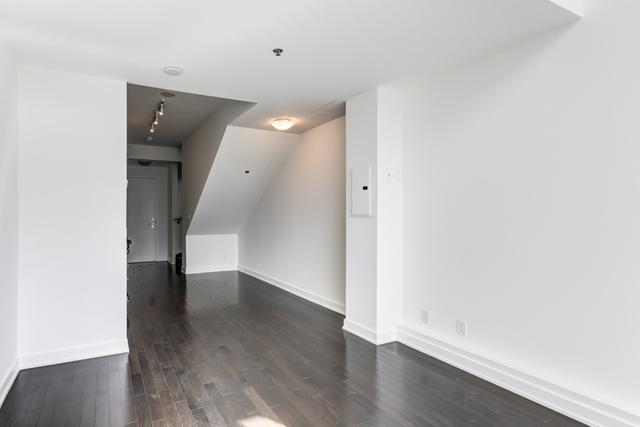 lph26 - 21 Nelson St, Condo with 1 bedrooms, 1 bathrooms and 1 parking in Toronto ON | Image 2