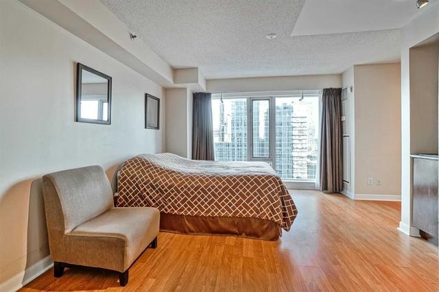 1606 - 200 Victoria St, Condo with 3 bedrooms, 1 bathrooms and 0 parking in Toronto ON | Image 20