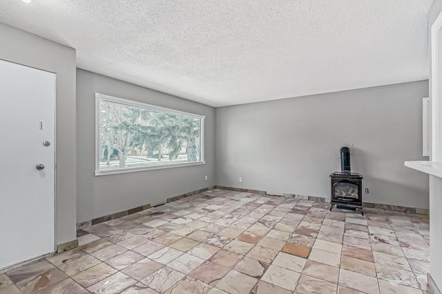 9203 Fairmount Drive Se, House detached with 4 bedrooms, 2 bathrooms and 2 parking in Calgary AB | Image 3