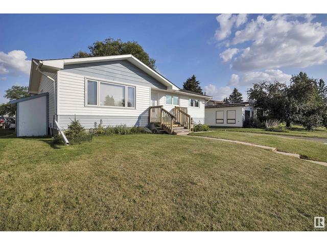 109 Maple Cr, House detached with 5 bedrooms, 1 bathrooms and null parking in Wetaskiwin AB | Image 2
