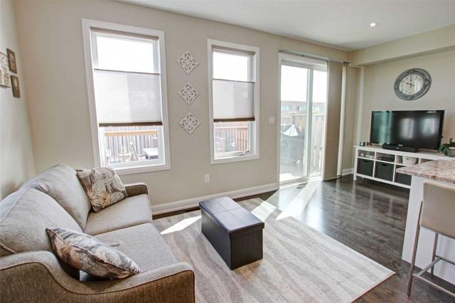 731 Banks Cres, House attached with 3 bedrooms, 3 bathrooms and 2 parking in Milton ON | Image 9